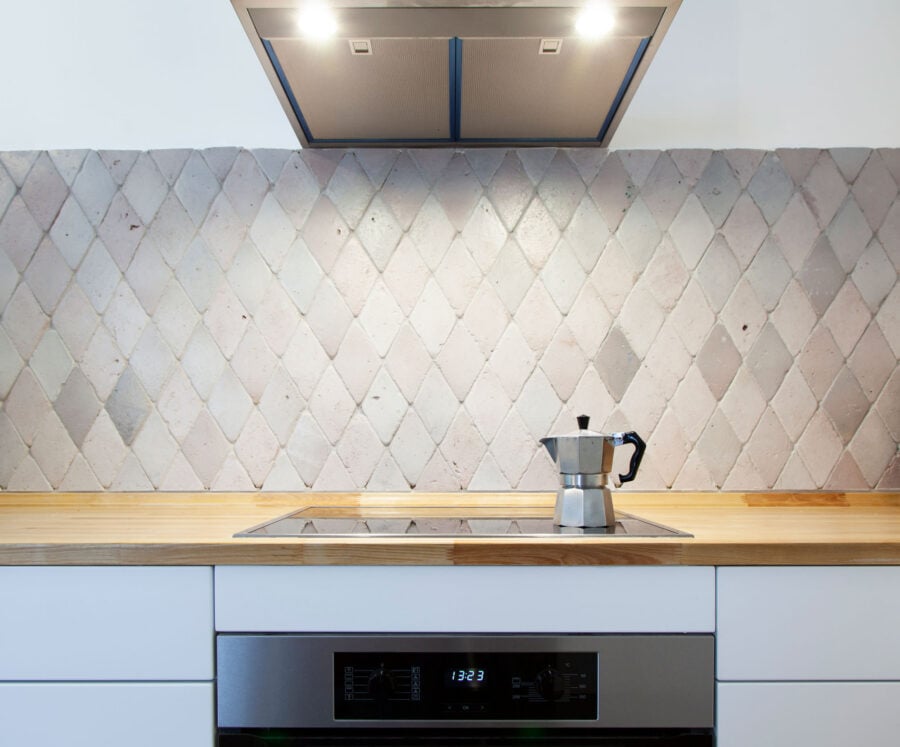 Picture of the kitchen in the rustic spanish style home we talk about on this article