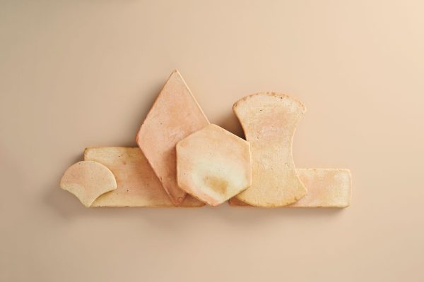 Picture of an ensemble of flamed straw tiles