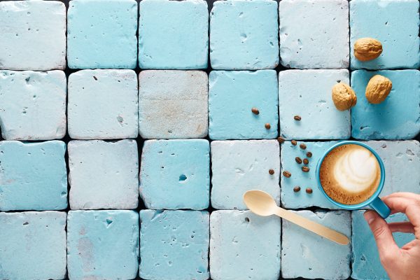 azulejos cuadrasdos de barro cocido en tonos azules