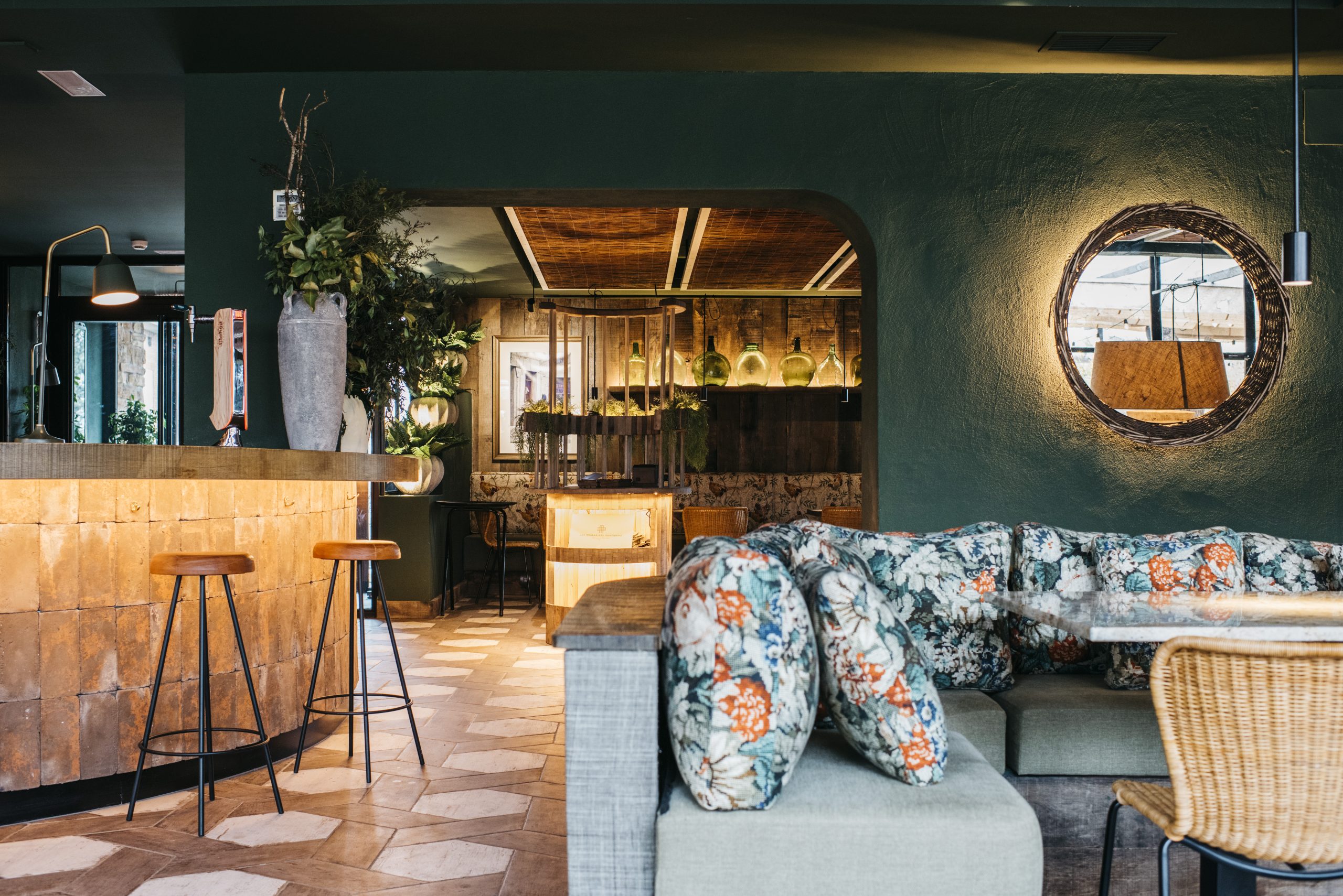 Estilo campestre en Las brasas del mentidero - Todobarro