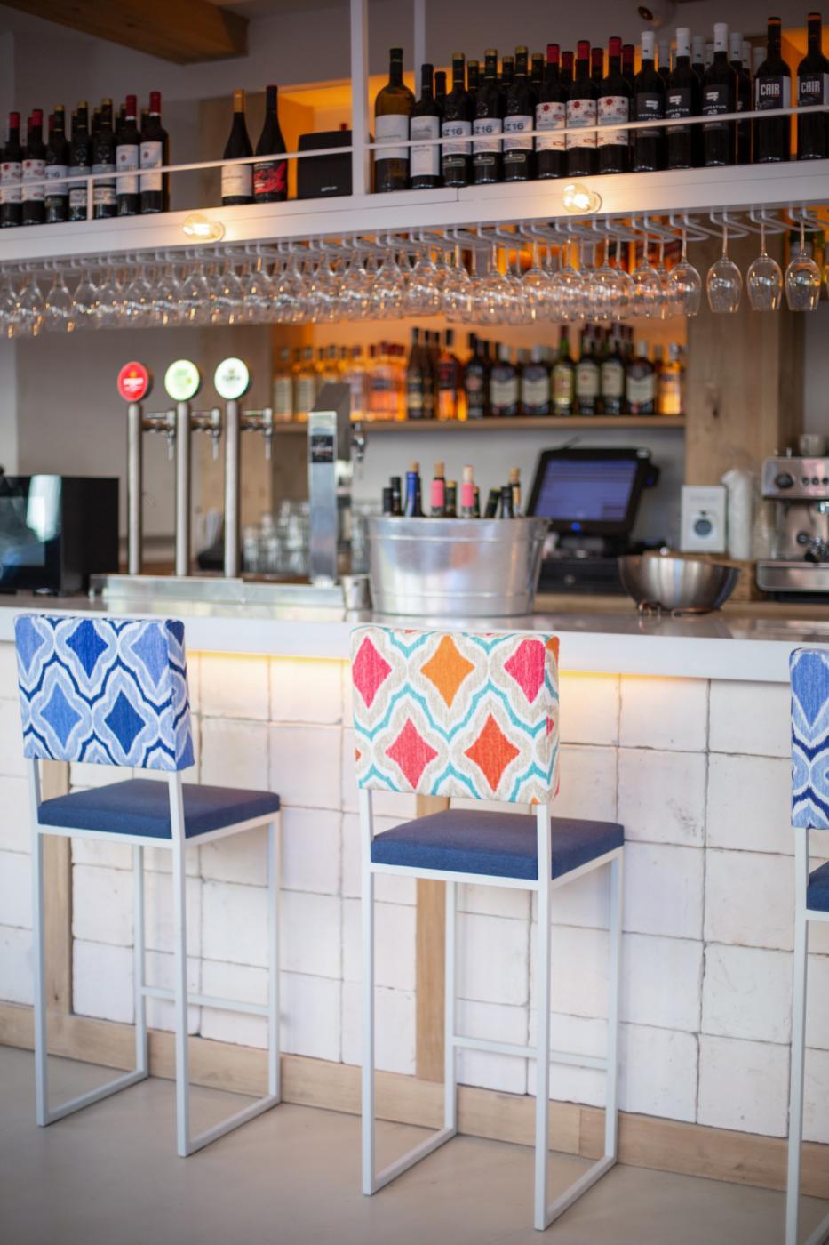 Picture of the counter that used white tiles for the bar