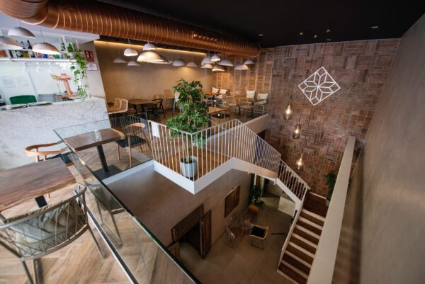 An imposing terracotta wall design for La Sartén de la Abuela