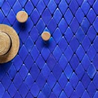 Color añil en azulejos de barro