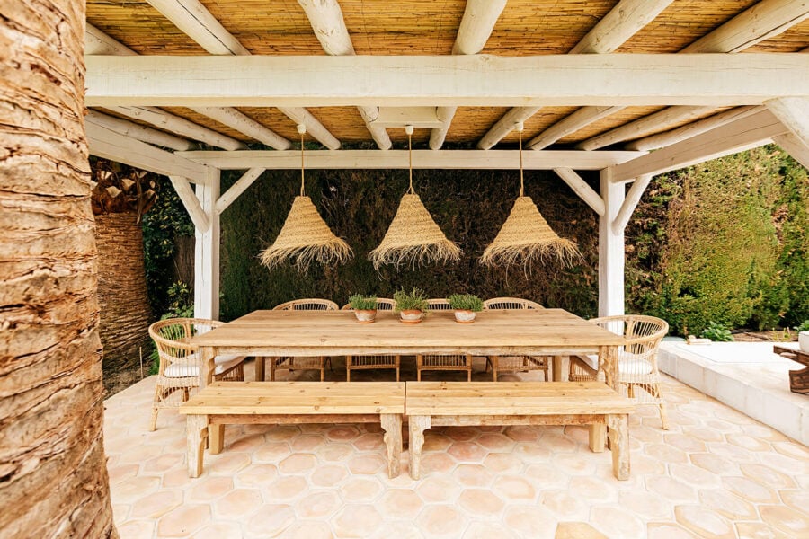 Terraza exterior con acabado paja flameada