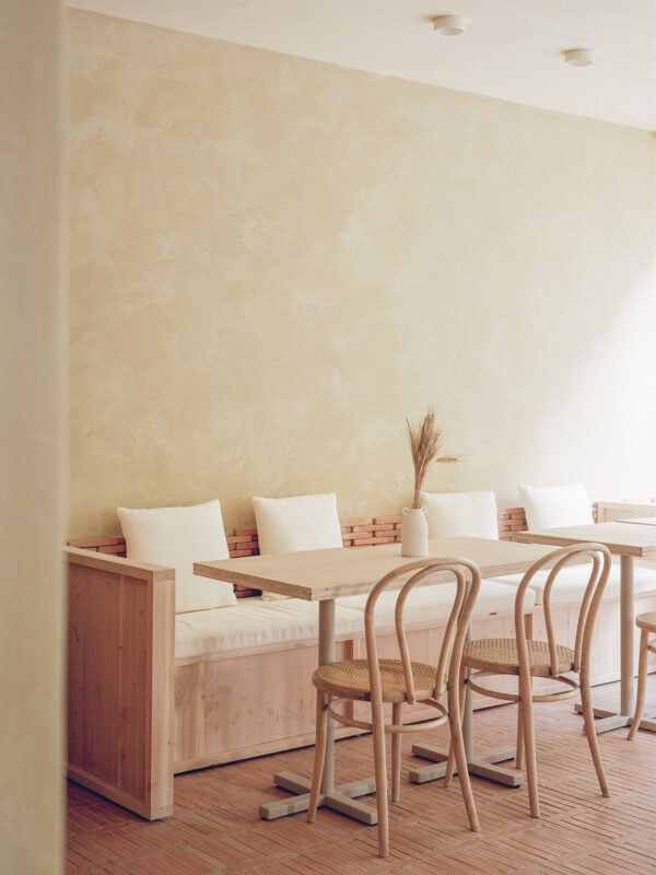 Baldosas de barro rectangulares y cuadradas para una panadería