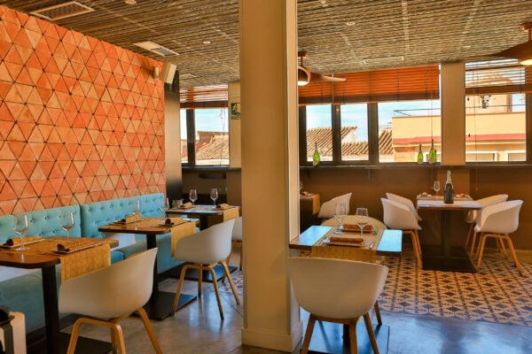 Vistas a la Alcazaba con la artesanía de todobarro