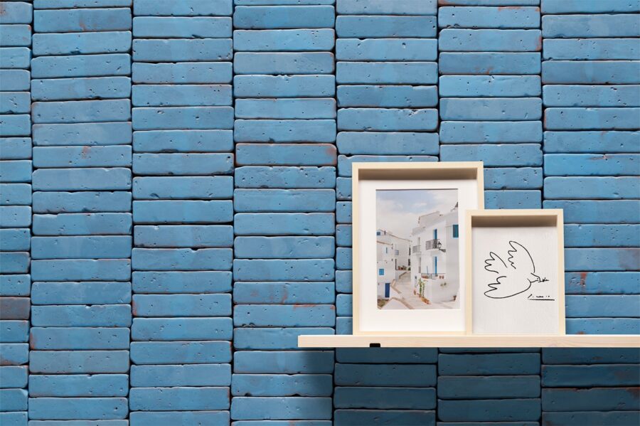 azulejos de barro en color azul destonificado