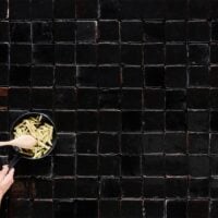 azulejos negros hechos a mnao