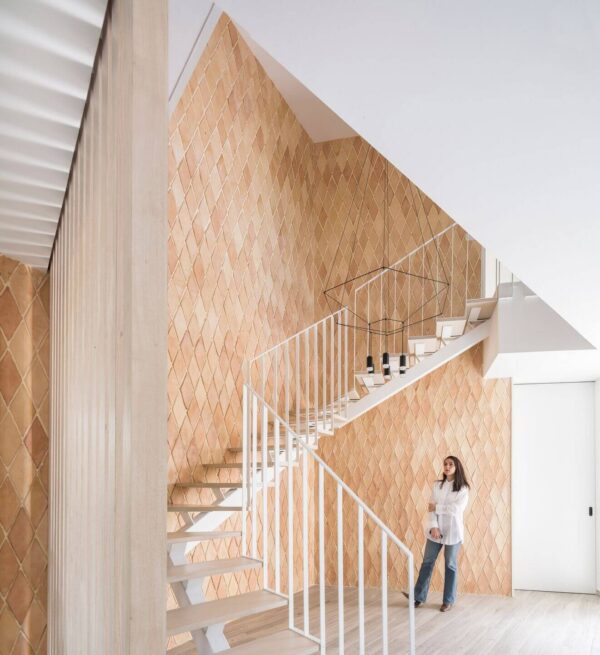 Escalera con la baldosa Rombo de todobarro