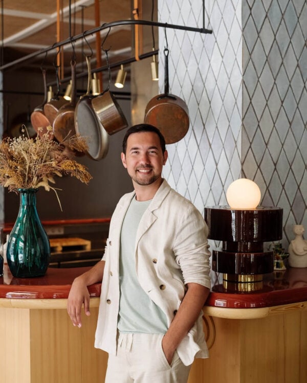 Estilo vanguardista: El Rombo ISO 10 de todobarro es el elemento protagonista en el Restaurante Sabbaba, Hotel Montesol, Ibiza.