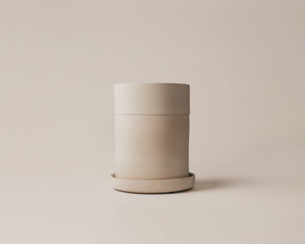 maceta de barro blanco elaborada a mano