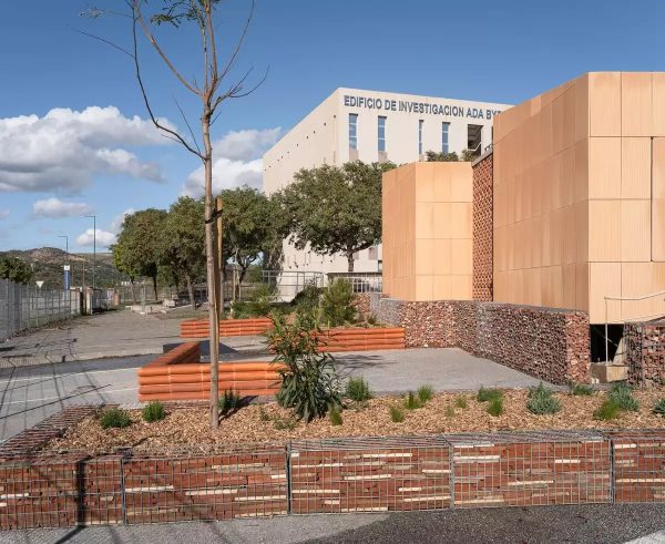 Vista del exterior de la Casa Patio, enfriada sin consumo energético